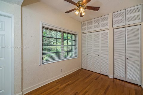 House in Coral Gables, Florida 3 bedrooms, 187.48 sq.m. № 1892373 - photo 21