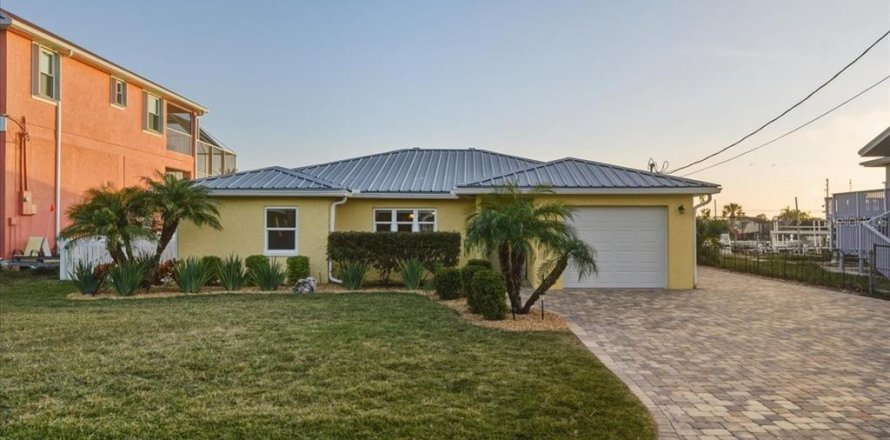 Villa ou maison à Hernando Beach, Floride 3 chambres, 132.39 m2 № 2142073