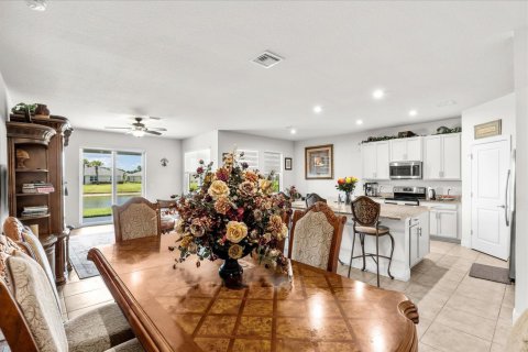 House in Port St. Lucie, Florida 3 bedrooms, 201.04 sq.m. № 2368229 - photo 6