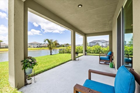House in Port St. Lucie, Florida 3 bedrooms, 201.04 sq.m. № 2368229 - photo 18