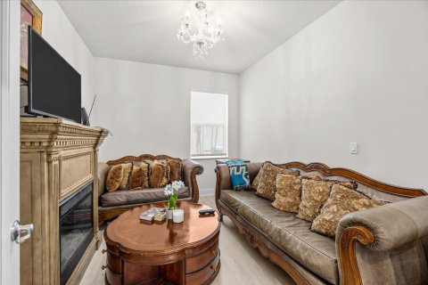 House in Port St. Lucie, Florida 3 bedrooms, 201.04 sq.m. № 2368229 - photo 4