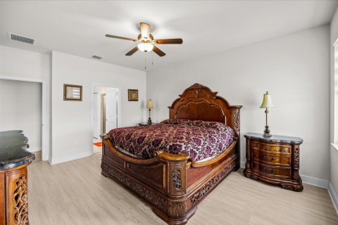 House in Port St. Lucie, Florida 3 bedrooms, 201.04 sq.m. № 2368229 - photo 11