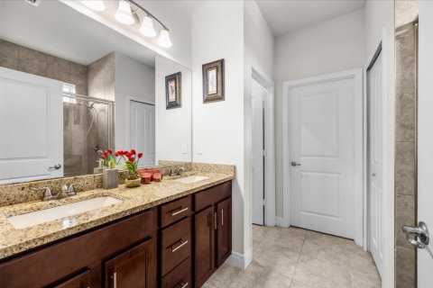 House in Port St. Lucie, Florida 3 bedrooms, 201.04 sq.m. № 2368229 - photo 13