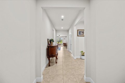 House in Port St. Lucie, Florida 3 bedrooms, 201.04 sq.m. № 2368229 - photo 3
