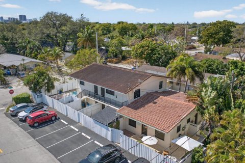 Immobilier commercial à vendre à Fort Lauderdale, Floride: 61.13 m2 № 2439289 - photo 2