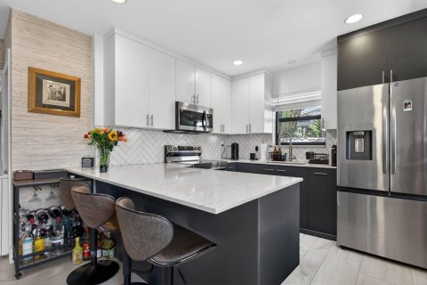 Immobilier commercial à vendre à Fort Lauderdale, Floride: 61.13 m2 № 2439289 - photo 12