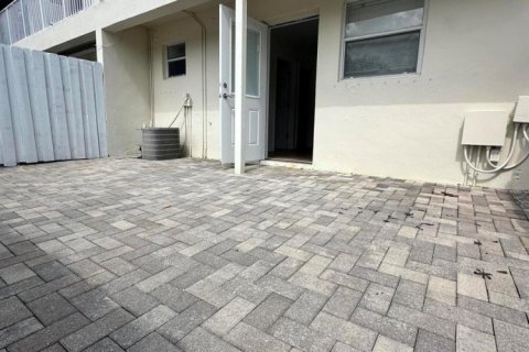 Immobilier commercial à vendre à Fort Lauderdale, Floride: 61.13 m2 № 2439289 - photo 28