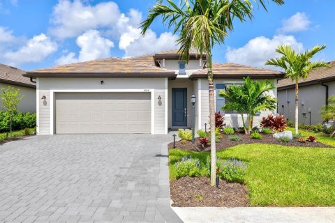House in LORRAINE LAKES in Bradenton, Florida 3 bedrooms, 205.31 sq.m. № 2302904