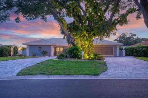 House in Nokomis, Florida 3 bedrooms, 245.73 sq.m. № 2237958 - photo 2