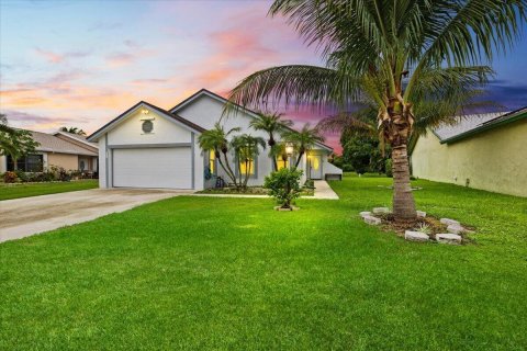 Casa en venta en West Palm Beach, Florida, 3 dormitorios, 155.7 m2 № 2431414 - foto 2