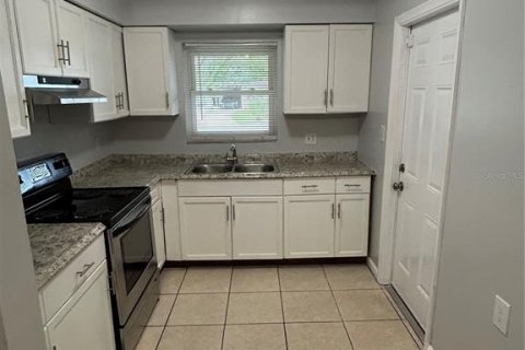 Villa ou maison à louer à Orlando, Floride: 4 chambres, 150.69 m2 № 2412639 - photo 2