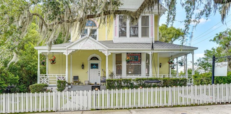 Commercial property in Ocala, Florida 7 bedrooms, 397.34 sq.m. № 2369400
