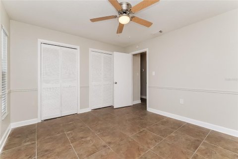 House in Port Richey, Florida 2 bedrooms, 126.81 sq.m. № 1913624 - photo 12