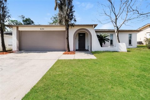 House in Port Richey, Florida 2 bedrooms, 126.81 sq.m. № 1913624 - photo 1