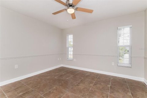 House in Port Richey, Florida 2 bedrooms, 126.81 sq.m. № 1913624 - photo 11