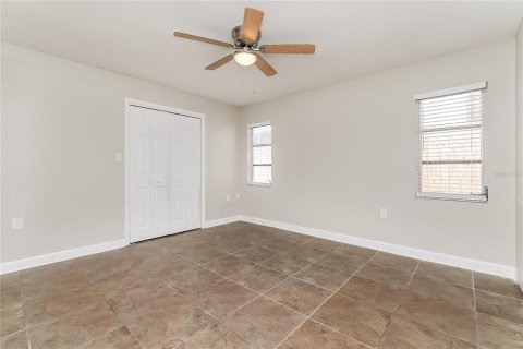 House in Port Richey, Florida 2 bedrooms, 126.81 sq.m. № 1913624 - photo 13