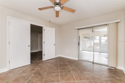 House in Port Richey, Florida 2 bedrooms, 126.81 sq.m. № 1913624 - photo 10