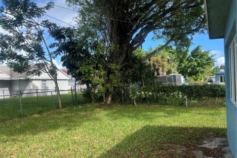 Villa ou maison à vendre à Lauderhill, Floride: 4 chambres, 115.94 m2 № 2432133 - photo 6