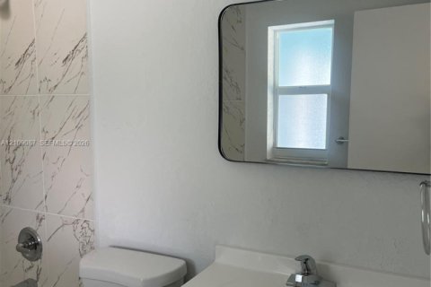 Villa ou maison à vendre à Lauderhill, Floride: 4 chambres, 115.94 m2 № 2432133 - photo 20