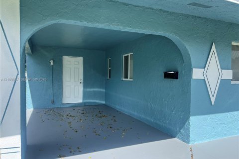 Villa ou maison à vendre à Lauderhill, Floride: 4 chambres, 115.94 m2 № 2432133 - photo 12