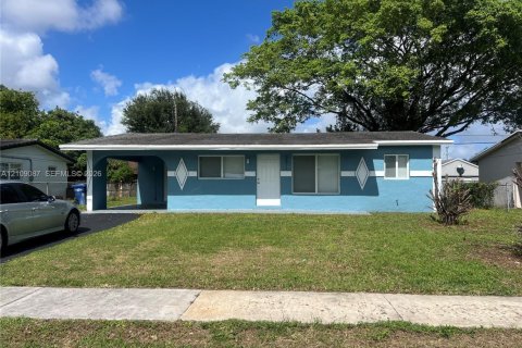 Villa ou maison à Lauderhill, Floride 4 chambres, 115.94 m2 № 2432133