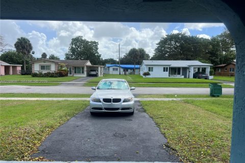 Villa ou maison à vendre à Lauderhill, Floride: 4 chambres, 115.94 m2 № 2432133 - photo 13