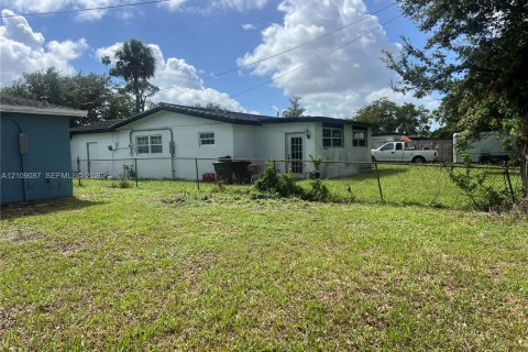Villa ou maison à vendre à Lauderhill, Floride: 4 chambres, 115.94 m2 № 2432133 - photo 9