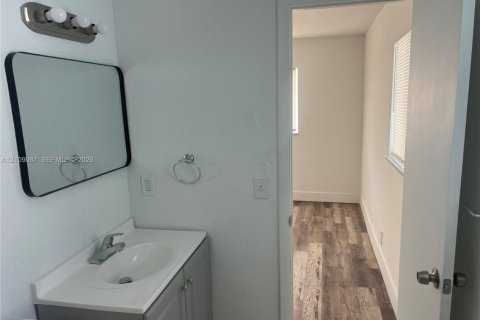 Villa ou maison à vendre à Lauderhill, Floride: 4 chambres, 115.94 m2 № 2432133 - photo 17