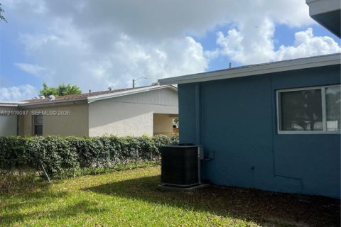 Villa ou maison à vendre à Lauderhill, Floride: 4 chambres, 115.94 m2 № 2432133 - photo 7