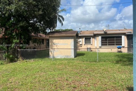 Villa ou maison à vendre à Lauderhill, Floride: 4 chambres, 115.94 m2 № 2432133 - photo 5