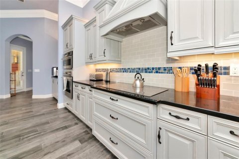 Купить виллу или дом в Майкка Сити, Флорида 15 комнат, 447.32м2, № 2143347 - фото 11