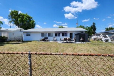 House in North Port, Florida 2 bedrooms, 85.19 sq.m. № 1598060 - photo 9