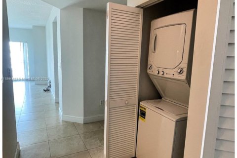 Copropriété à louer à Coral Gables, Floride: 1 chambre, 70.79 m2 № 1971470 - photo 11