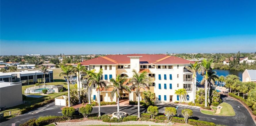 Condominio en Punta Gorda, Florida, 3 dormitorios № 1609929