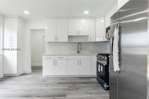 Casa en alquiler en Miami Gardens, Florida, 4 dormitorios, 155.24 m2 № 2046995 - foto 3