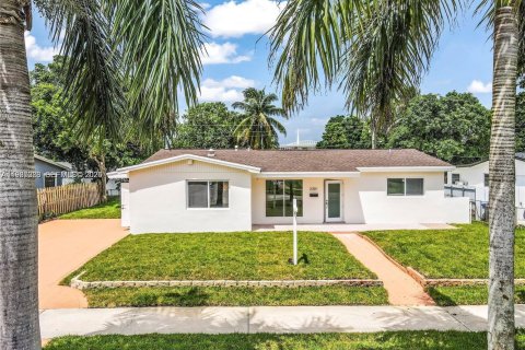 Casa en Miami Gardens, Florida 4 dormitorios, 155.24 m2 № 2046995