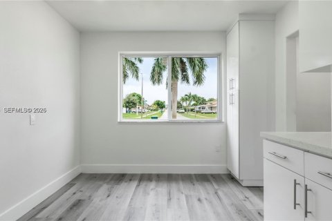 Casa en alquiler en Miami Gardens, Florida, 4 dormitorios, 155.24 m2 № 2046995 - foto 5