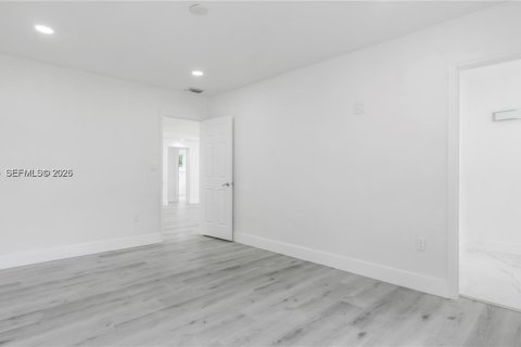 Casa en alquiler en Miami Gardens, Florida, 4 dormitorios, 155.24 m2 № 2046995 - foto 9