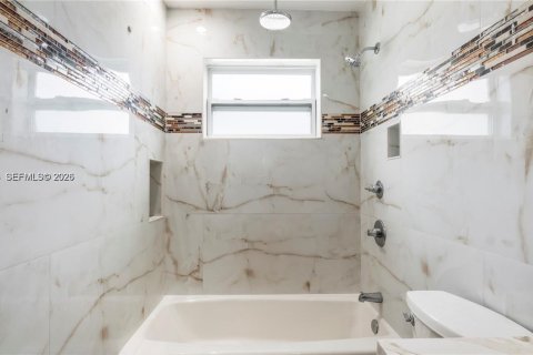 Casa en alquiler en Miami Gardens, Florida, 4 dormitorios, 155.24 m2 № 2046995 - foto 8