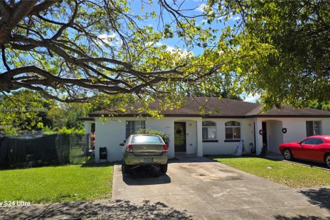 Купить коммерческую недвижимость в Майами, Флорида 222.97м2, № 1955948 - фото 2