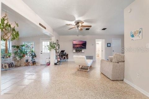 House in Deltona, Florida 3 bedrooms, 137.59 sq.m. № 1557584 - photo 10