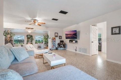 House in Deltona, Florida 3 bedrooms, 137.59 sq.m. № 1557584 - photo 7