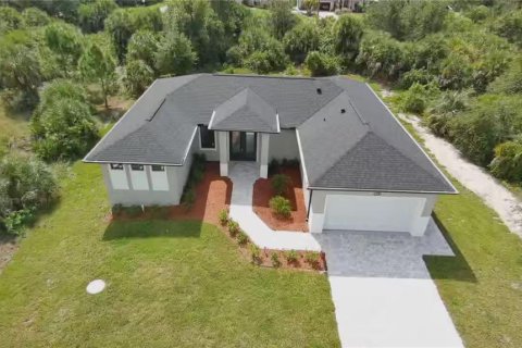 Villa ou maison à Port Charlotte, Floride 3 chambres, 142.42 m2 № 2405288