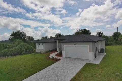 Villa ou maison à vendre à Port Charlotte, Floride: 3 chambres, 142.42 m2 № 2405288 - photo 5