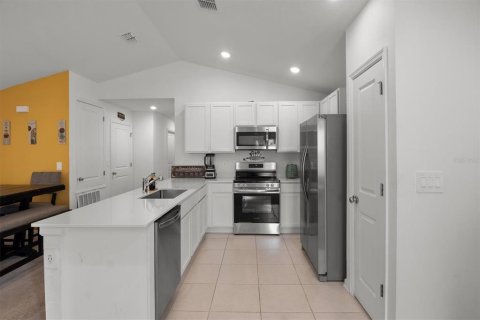 House in Winter Haven, Florida 3 bedrooms, 98.48 sq.m. № 2166036 - photo 6