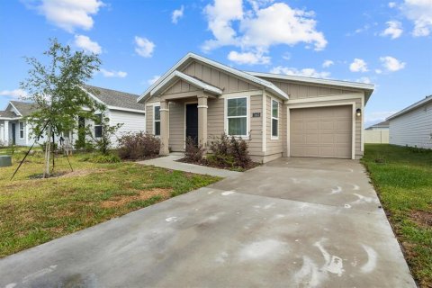 House in Winter Haven, Florida 3 bedrooms, 98.48 sq.m. № 2166036 - photo 2