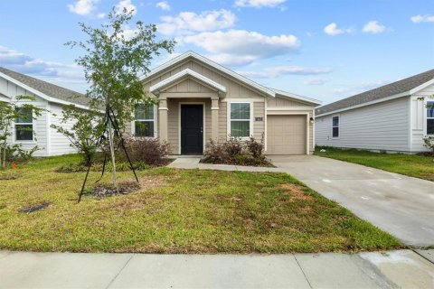 House in Winter Haven, Florida 3 bedrooms, 98.48 sq.m. № 2166036