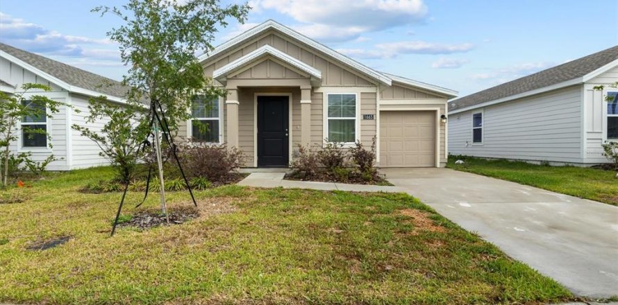 House in Winter Haven, Florida 3 bedrooms, 98.48 sq.m. № 2166036