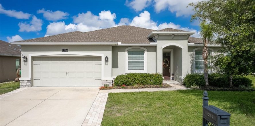 House in Ocala, Florida 2 bedrooms, 165.92 sq.m. № 2132023
