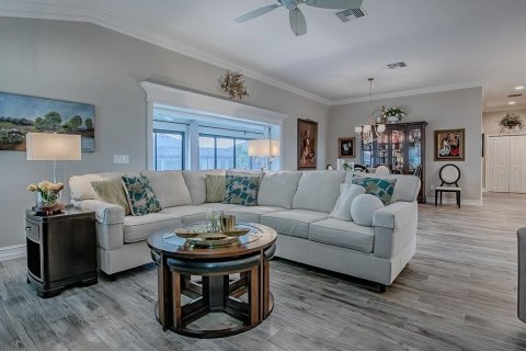 House in The Villages, Florida 4 bedrooms, 233.56 sq.m. № 1806543 - photo 8